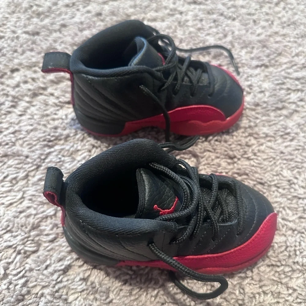 Preloved Kids Jordan Retro 2 Black and Red Sneakers Size 7C